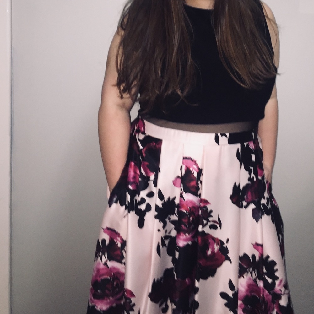 Never worn, David’s bridal prom dress. Mesh in the middle and floor length.